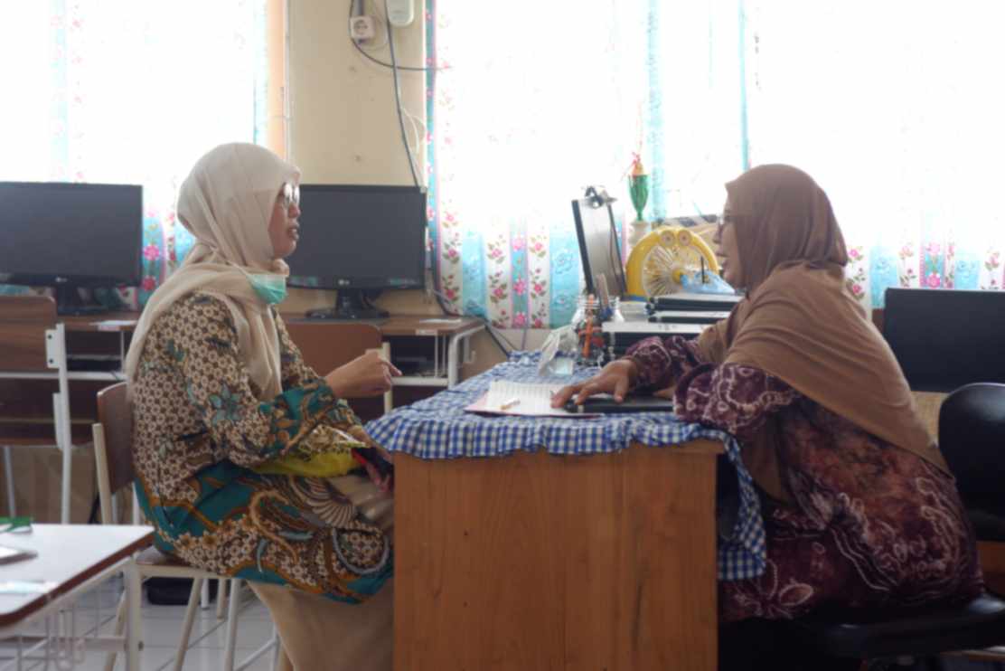 DOKUMENTASI PEMBAGIAN RAPORT KELAS X XI